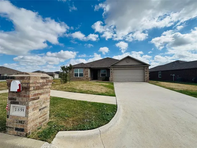Photo 3 — 1890 Bartlett Drive, Newcastle, OK 73065