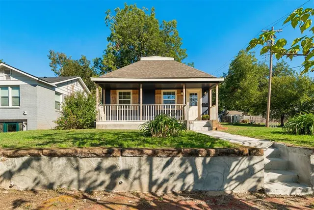 Photo 2 — 314 W Springer Avenue, Guthrie, OK 73044