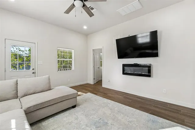Photo 7 — 314 W Springer Avenue, Guthrie, OK 73044
