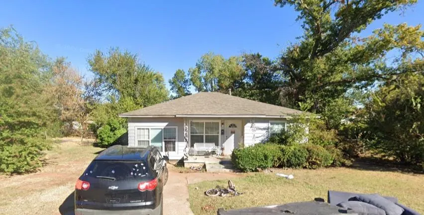 Front exterior — 10 W Chicago Street, Shawnee, OK 74804