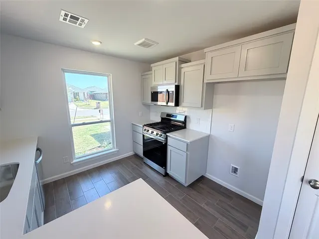 Photo 3 — 19905 Stovall Drive, Edmond, OK 73012