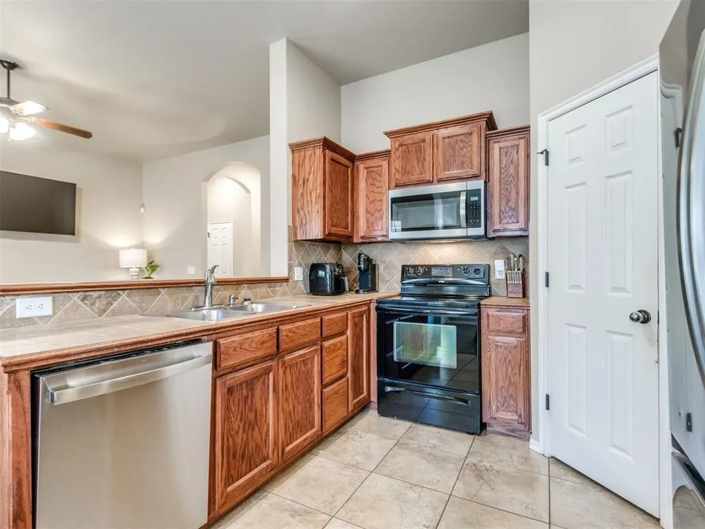 Photo 10 — 10820 Turtlewood Drive, Midwest City, OK 73130