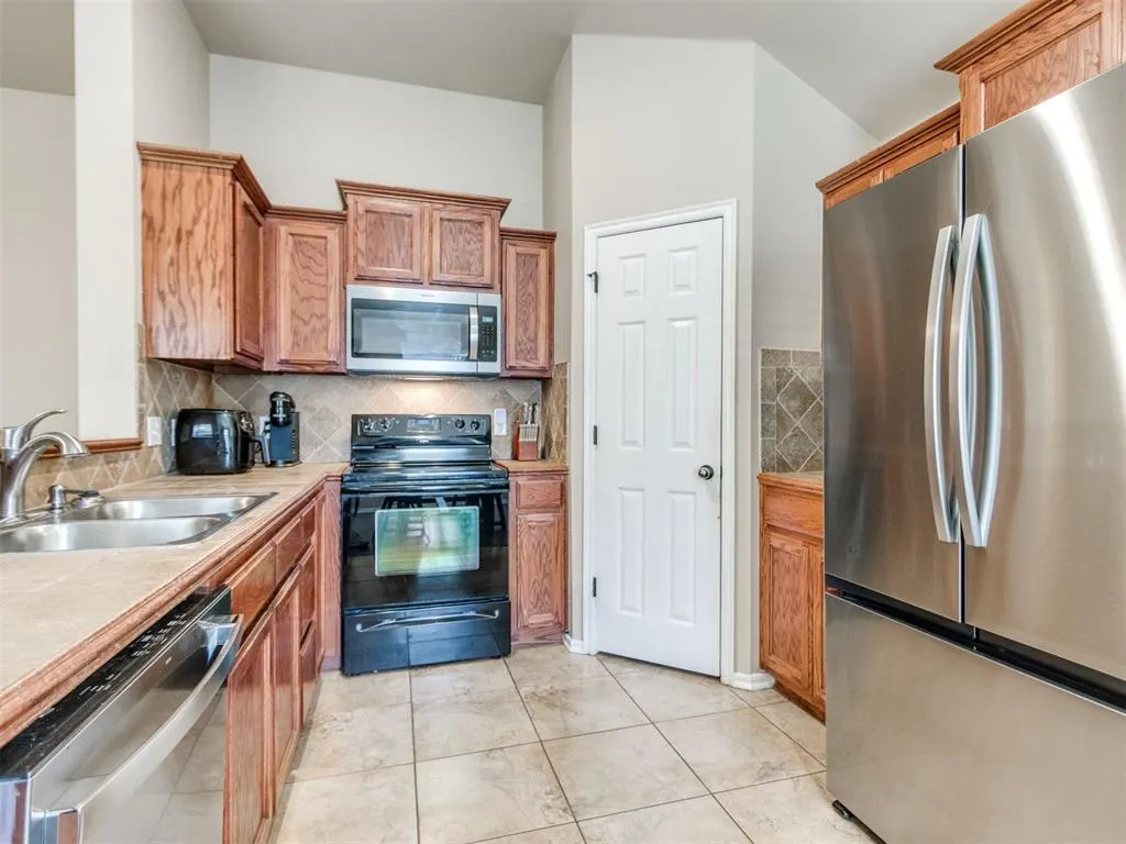 Photo 11 — 10820 Turtlewood Drive, Midwest City, OK 73130
