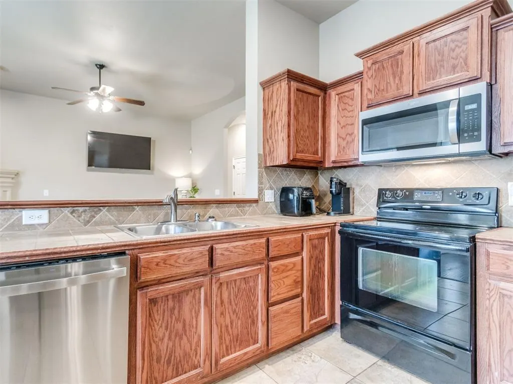 Photo 12 — 10820 Turtlewood Drive, Midwest City, OK 73130