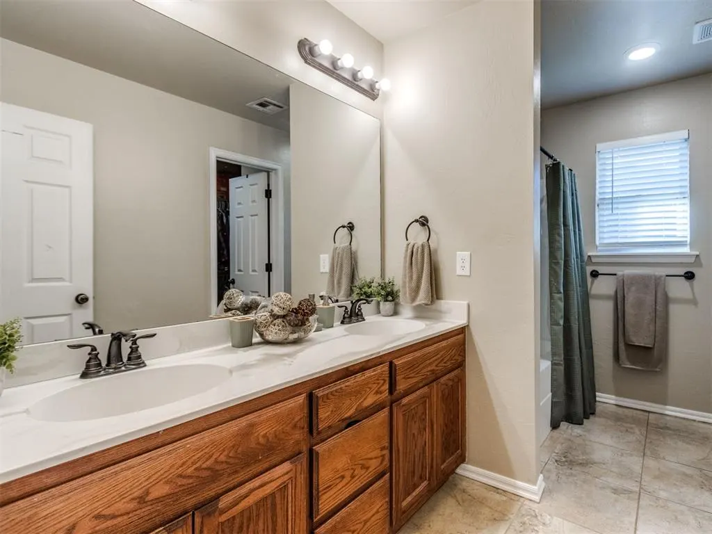 Photo 18 — 10820 Turtlewood Drive, Midwest City, OK 73130