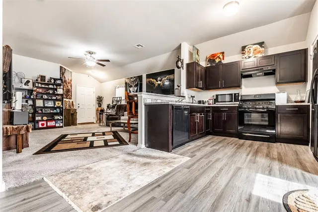 Photo 5 — 9920 Black Bear Trail, Yukon, OK 73099
