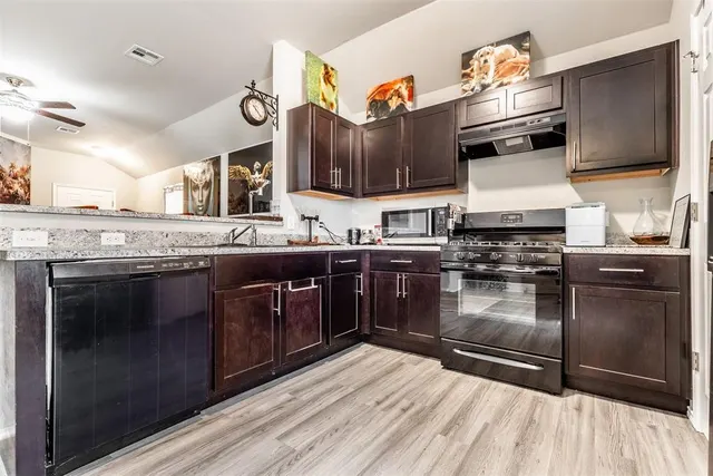 Photo 6 — 9920 Black Bear Trail, Yukon, OK 73099