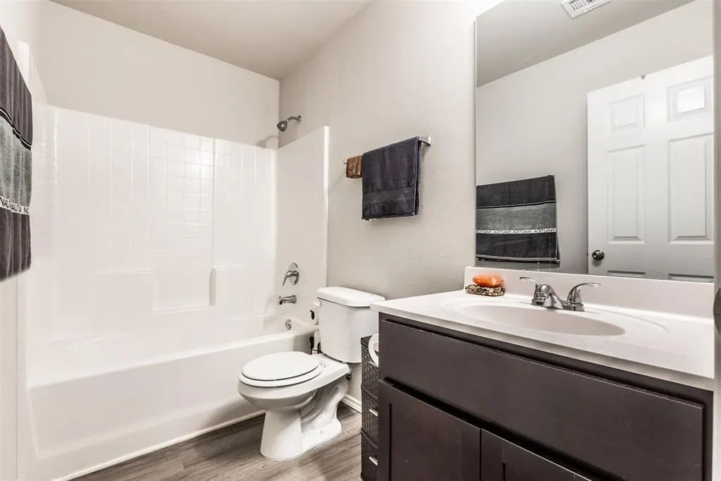 Photo 10 — 9920 Black Bear Trail, Yukon, OK 73099