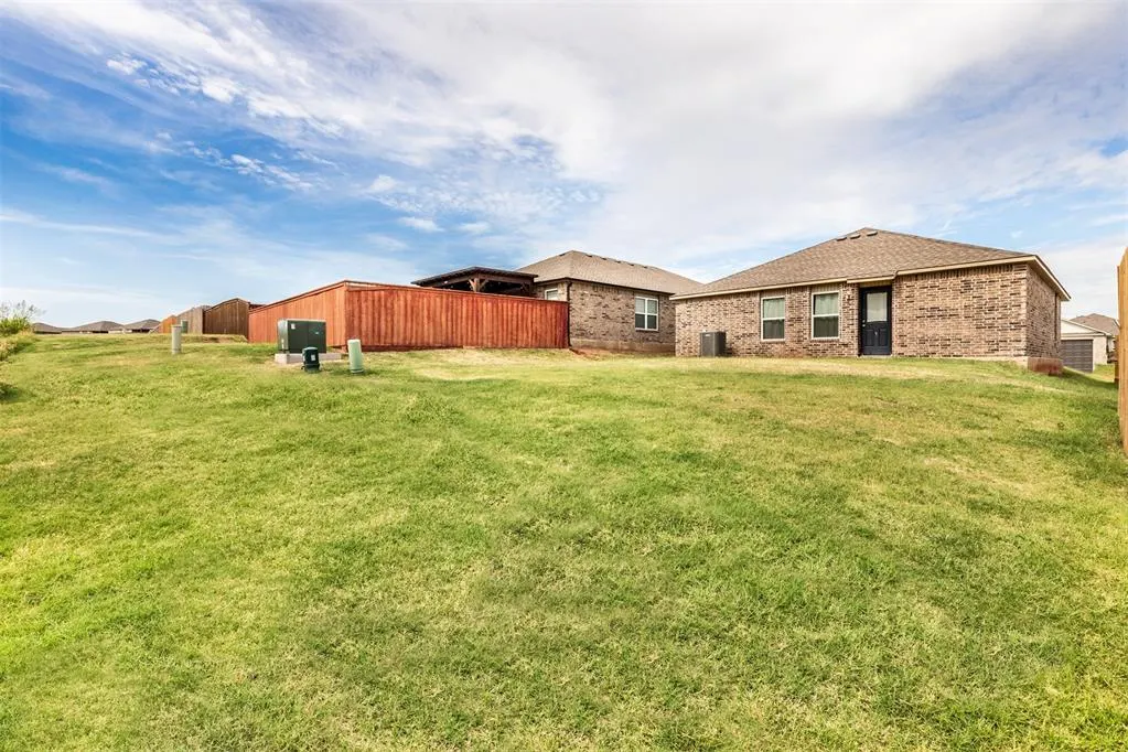 Photo 15 — 9920 Black Bear Trail, Yukon, OK 73099