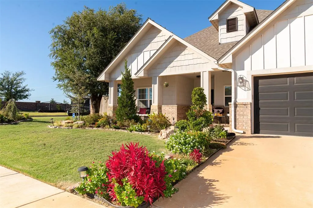 Photo 2 — 11821 NW 108th Terrace, Yukon, OK 73099