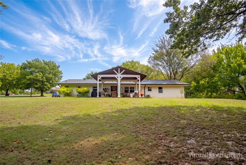 Front exterior — 10801 Beaver Lane, Lindsay, OK 73052