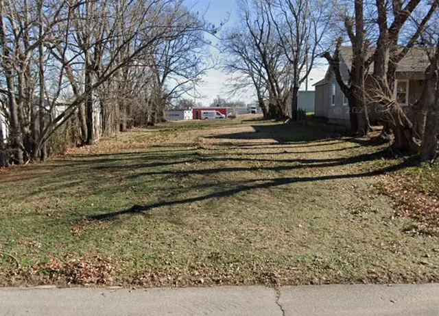 Front exterior — 815 S 5th Street, Chickasha, OK 73018