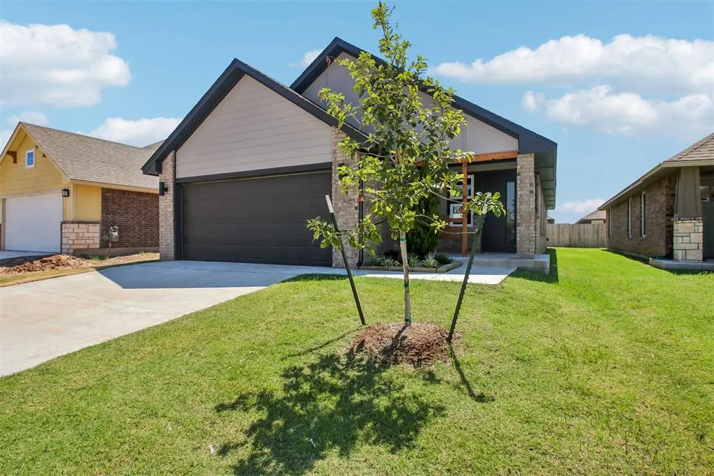 Photo 2 — 1100 SW 139th Terrace, Oklahoma City, OK 73170