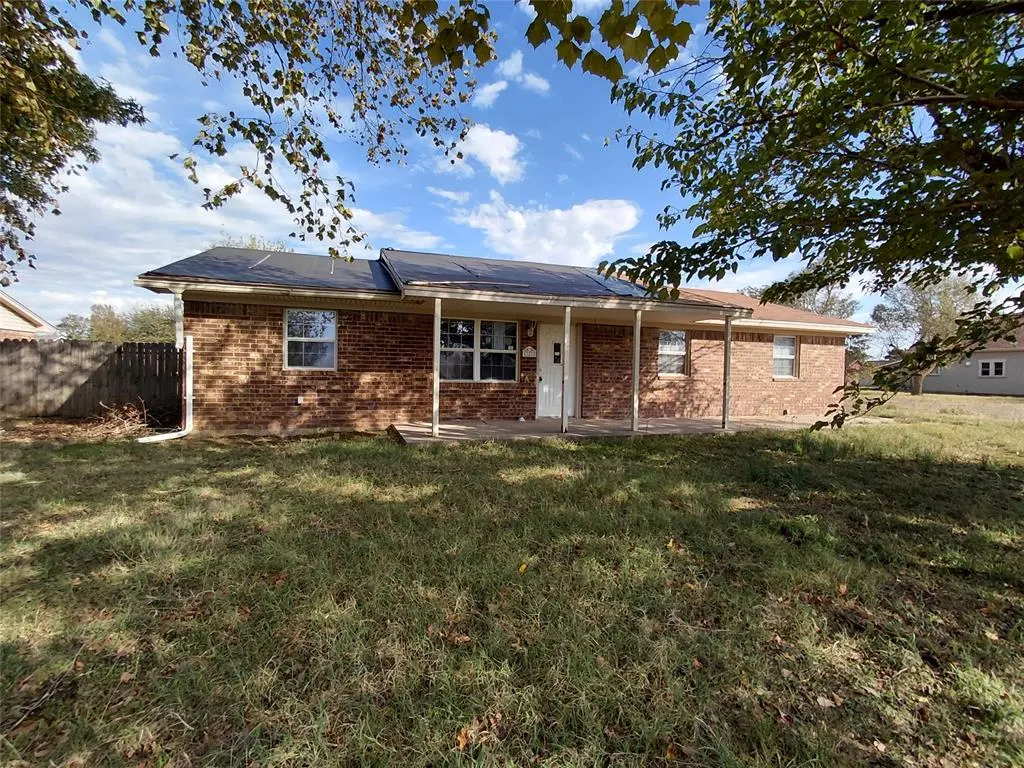 Front exterior — 320 McKinley Avenue, Calumet, OK 73014