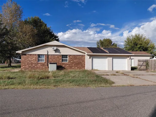 Photo 2 — 320 McKinley Avenue, Calumet, OK 73014