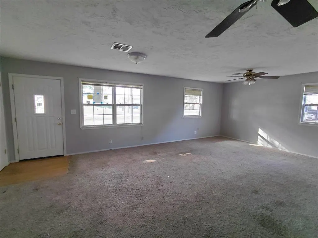 Photo 3 — 320 McKinley Avenue, Calumet, OK 73014