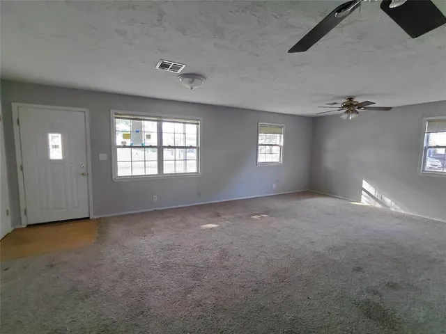 Photo 3 — 320 McKinley Avenue, Calumet, OK 73014