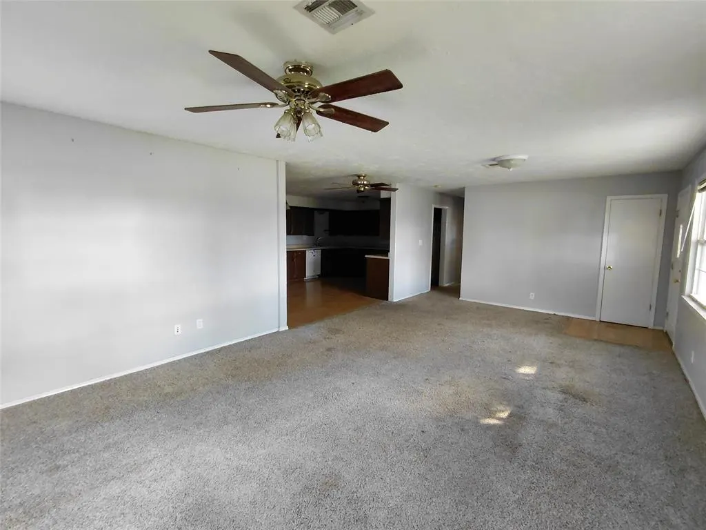 Photo 4 — 320 McKinley Avenue, Calumet, OK 73014