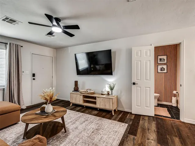 Photo 4 — 1301 E Brooks Street, Norman, OK 73071