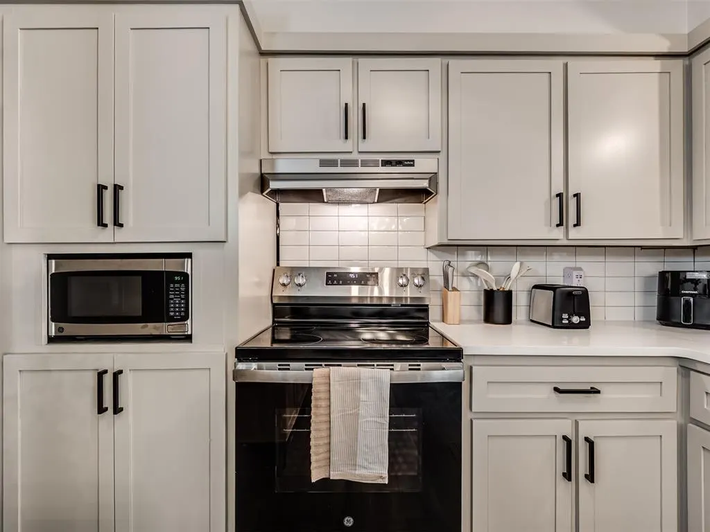 Photo 8 — 1301 E Brooks Street, Norman, OK 73071