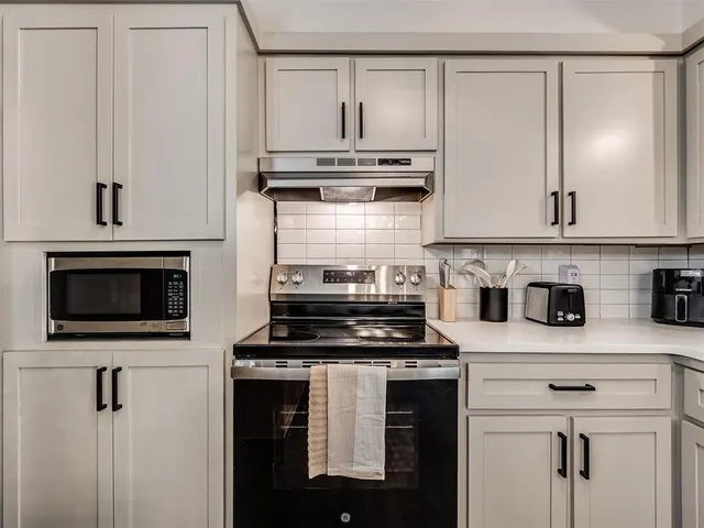 Photo 8 — 1301 E Brooks Street, Norman, OK 73071