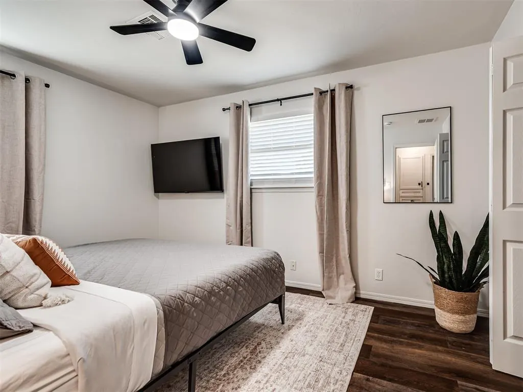 Photo 12 — 1301 E Brooks Street, Norman, OK 73071