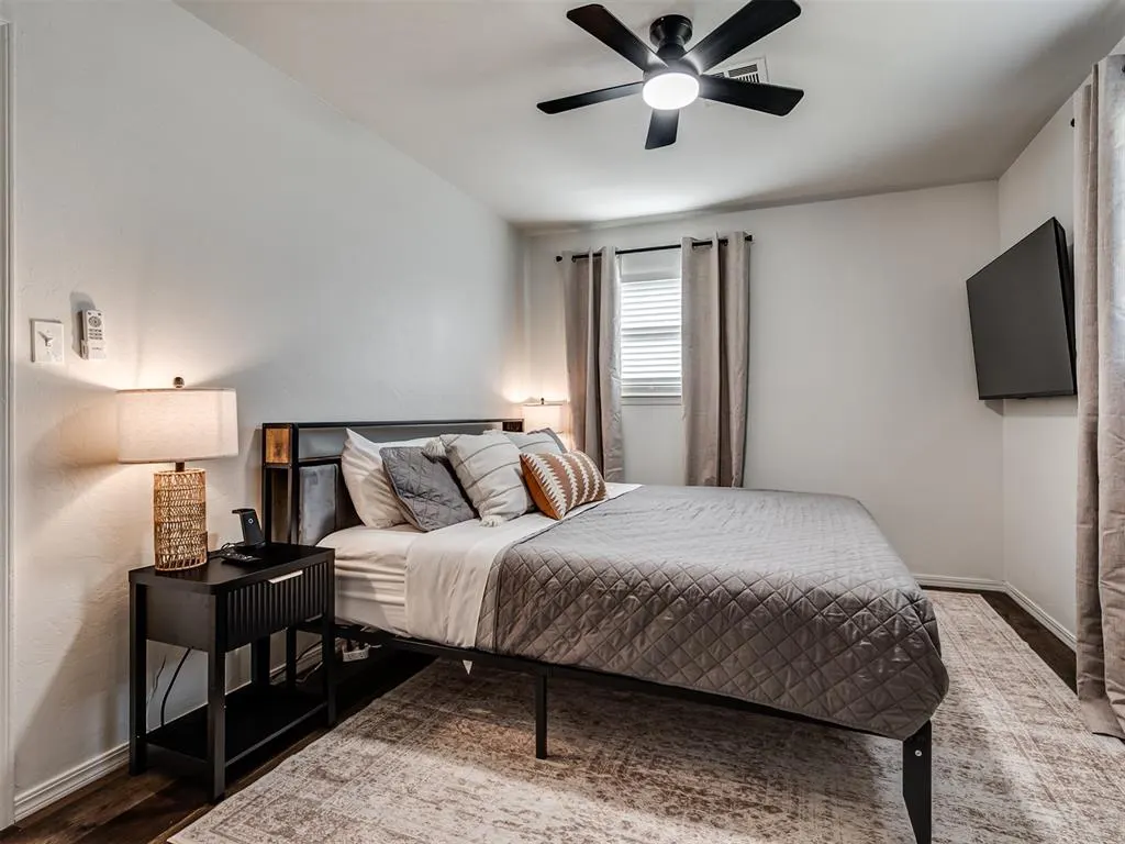 Photo 13 — 1301 E Brooks Street, Norman, OK 73071