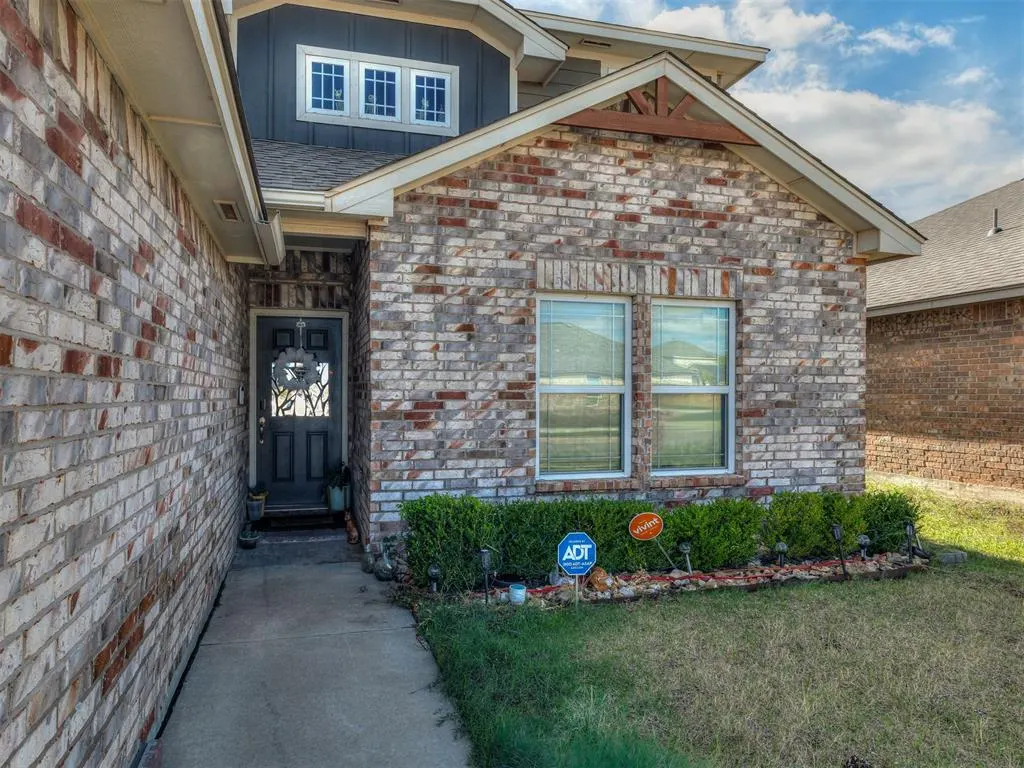Photo 2 — 2401 Scarlet Lane, El Reno, OK 73036
