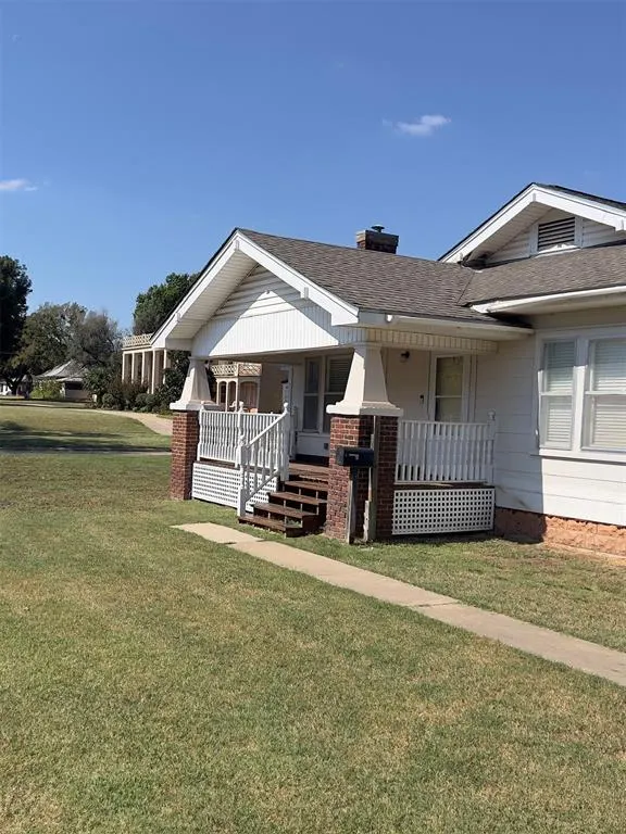 Front exterior — 1528 W Missouri Avenue, Chickasha, OK 73018