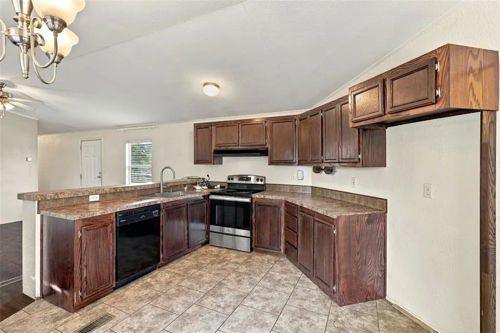 Photo 8 — 14363 SE 23rd Street, Choctaw, OK 73020