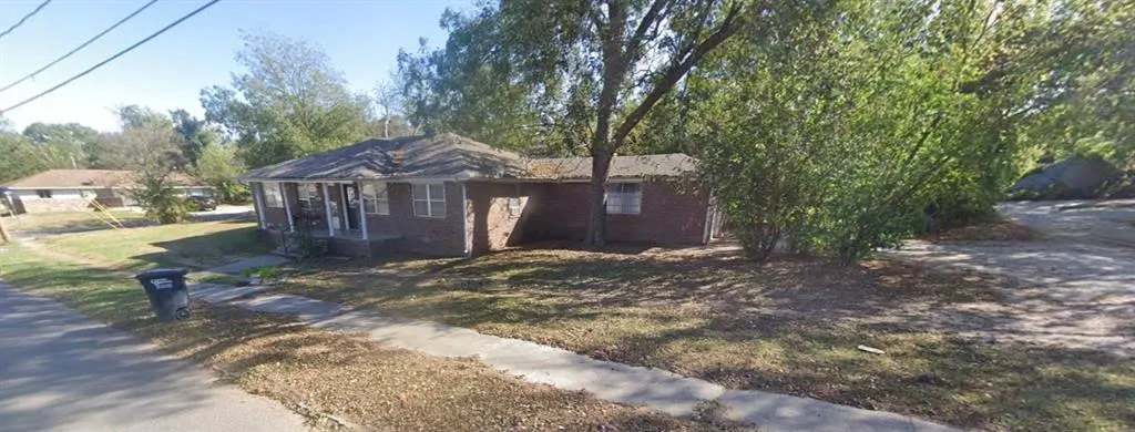 Photo 3 — 21 E Wallace Street, Shawnee, OK 74801