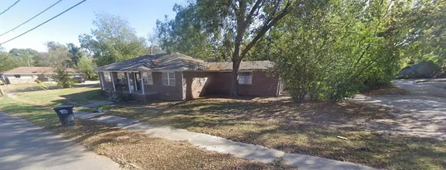 Photo 3 — 21 E Wallace Street, Shawnee, OK 74801