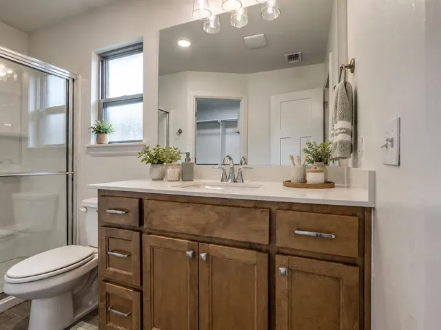 Photo 7 — 10525 NW 32nd Street, Yukon, OK 73099
