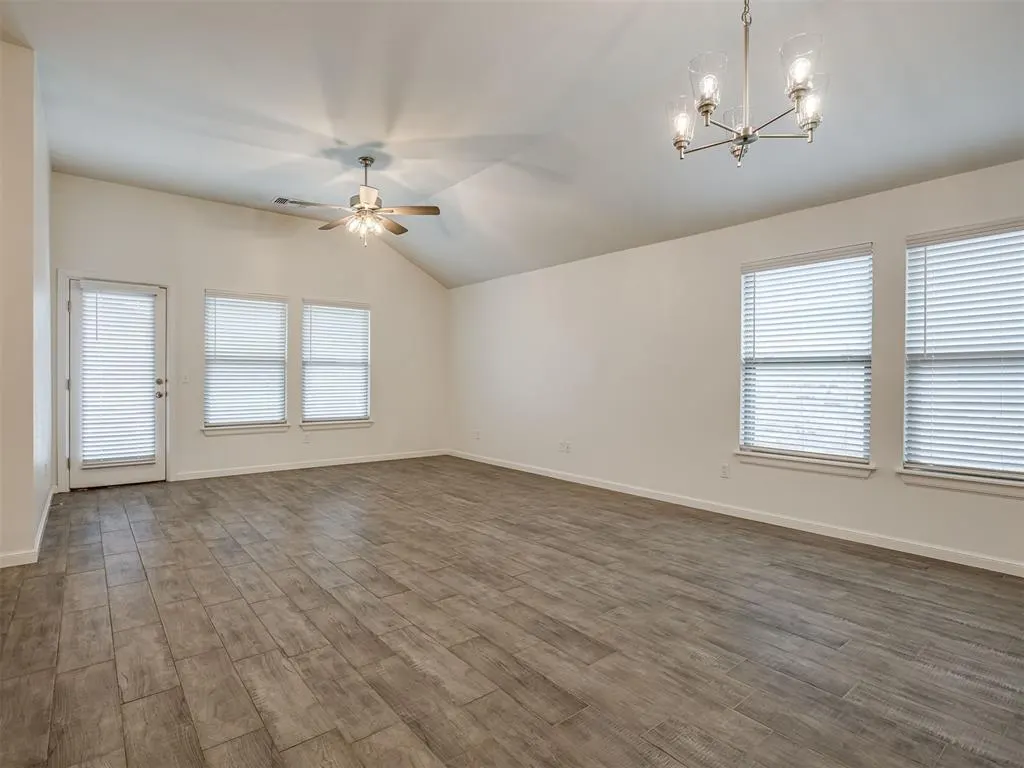 Photo 14 — 10525 NW 32nd Street, Yukon, OK 73099
