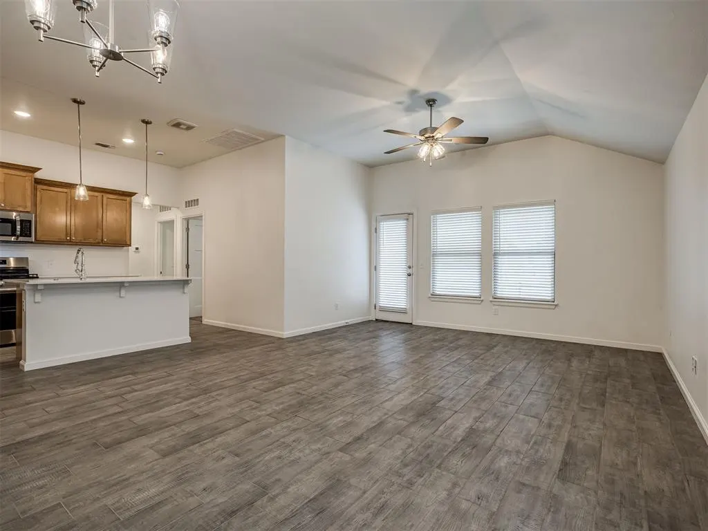 Photo 15 — 10525 NW 32nd Street, Yukon, OK 73099