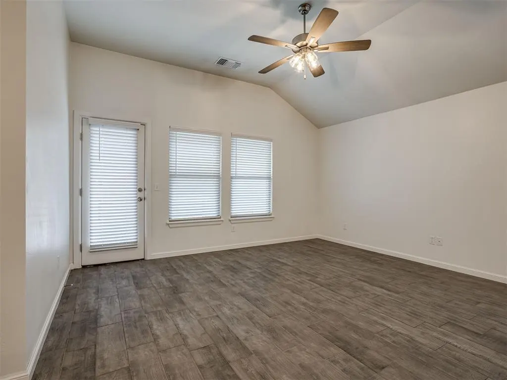 Photo 16 — 10525 NW 32nd Street, Yukon, OK 73099