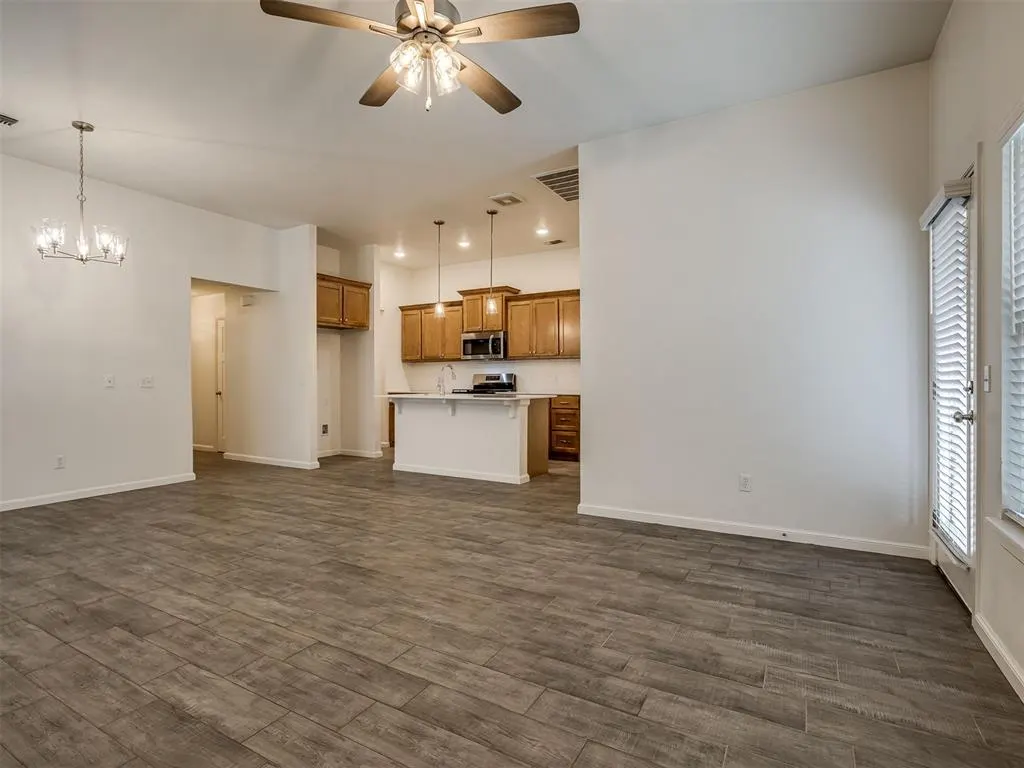 Photo 17 — 10525 NW 32nd Street, Yukon, OK 73099