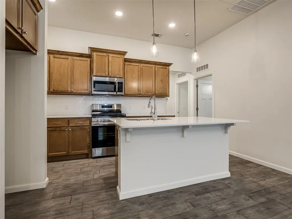 Photo 18 — 10525 NW 32nd Street, Yukon, OK 73099