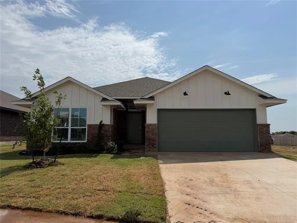 Front exterior — 1116 Redwood Creek Drive, Yukon, OK 73099