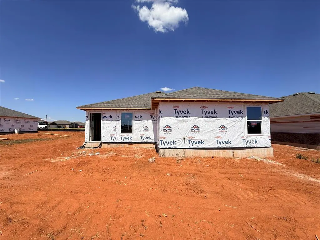 Photo 3 — 1120 E Stallion Lane, Mustang, OK 73064