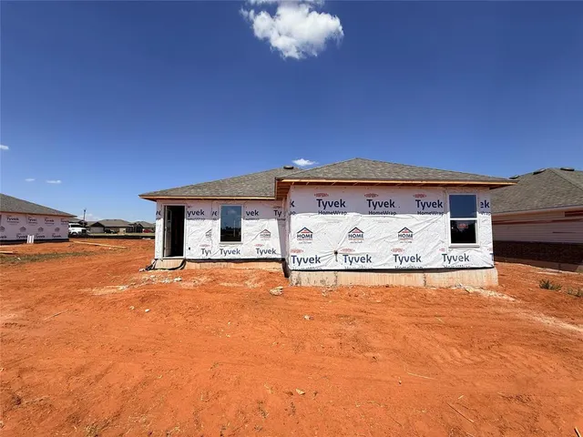 Photo 3 — 1120 E Stallion Lane, Mustang, OK 73064