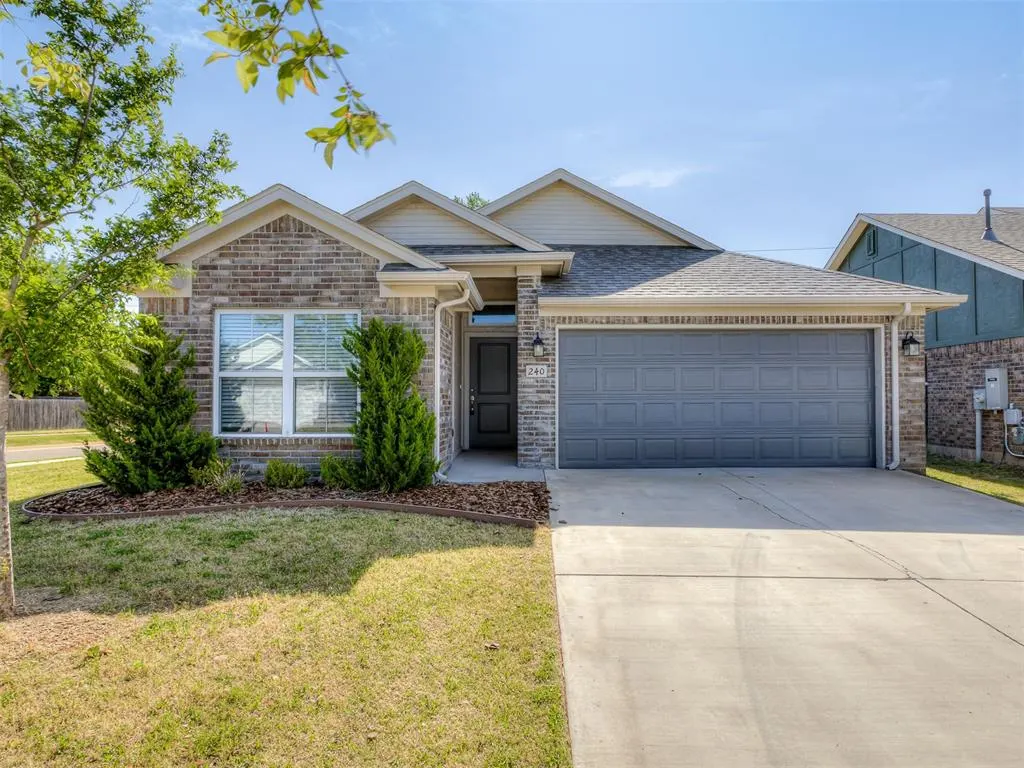 Front exterior — 240 Evermore Lane, Yukon, OK 73099