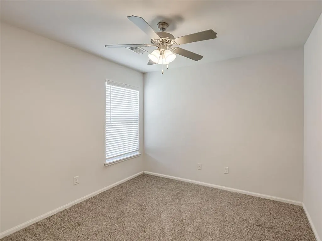 Photo 33 — 240 Evermore Lane, Yukon, OK 73099