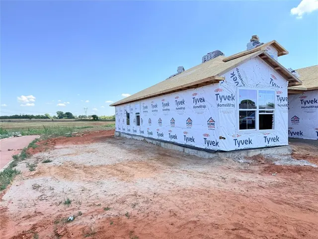 Photo 2 — 1108 S Bear Lane, Mustang, OK 73064