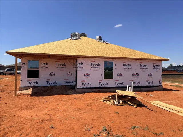 Photo 4 — 1108 S Bear Lane, Mustang, OK 73064