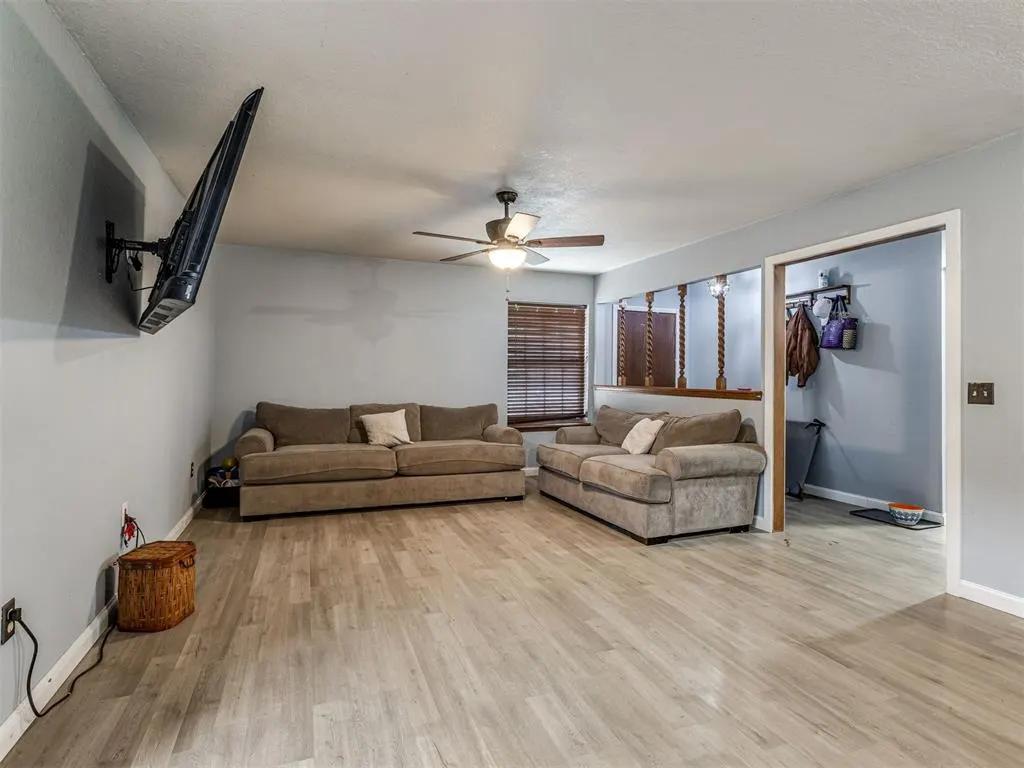 Photo 6 — 409 NE 9th Street, Blanchard, OK 73010