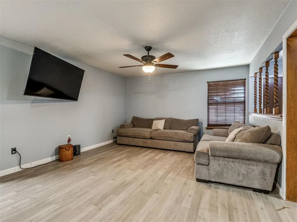 Photo 7 — 409 NE 9th Street, Blanchard, OK 73010