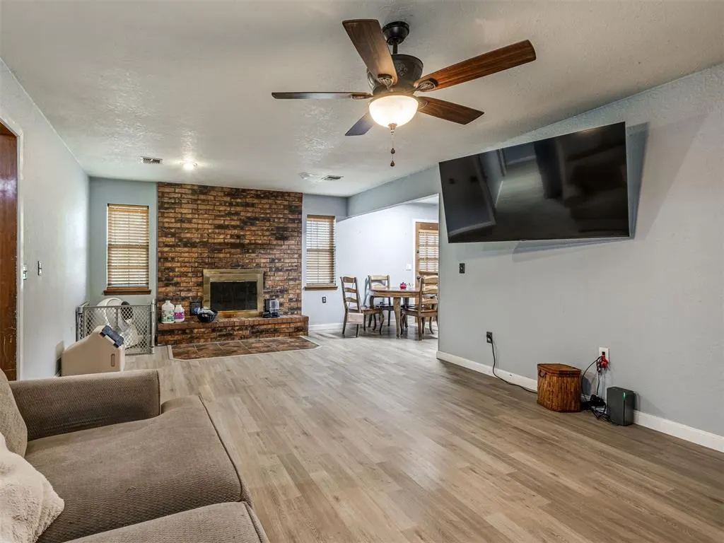 Photo 8 — 409 NE 9th Street, Blanchard, OK 73010