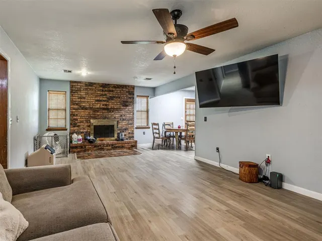 Photo 8 — 409 NE 9th Street, Blanchard, OK 73010