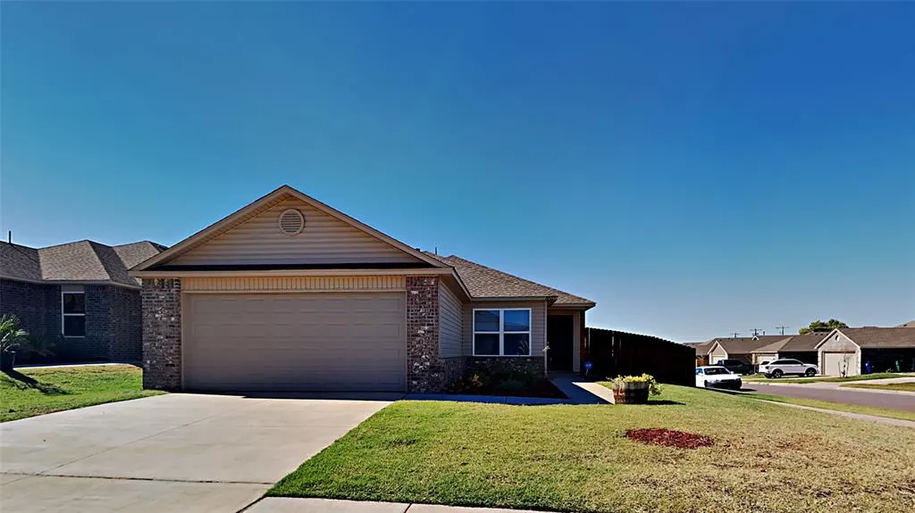 Front exterior — 10013 Copperhead Road, Yukon, OK 73099